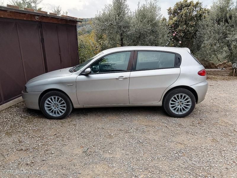 Usata 2008 Alfa Romeo 147 Due volumi | 2200 € - Immagine 1/4