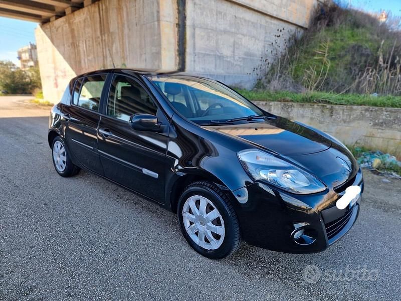 Usata Renault Clio II Dynamique 75 CV (55 kW) 2010 Nero Berlina
