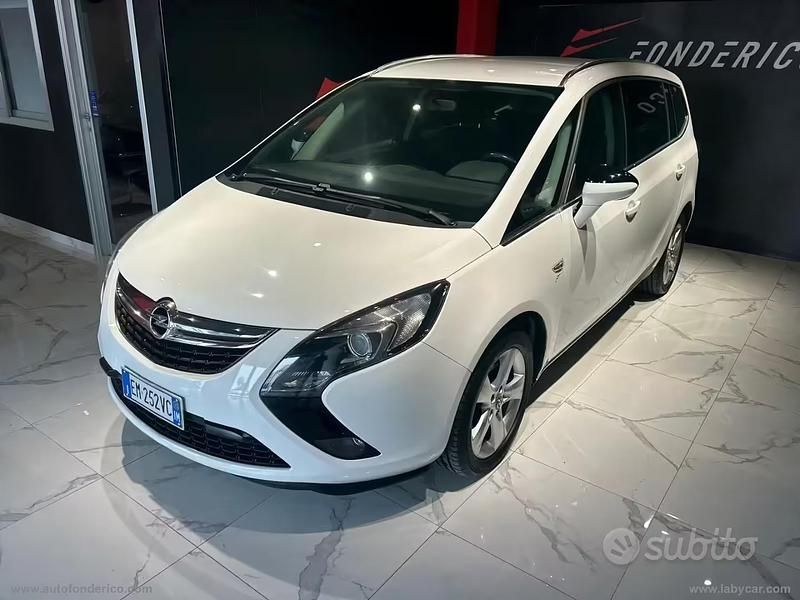 Usata Opel Zafira Tourer 2012 Bianco Monovolume