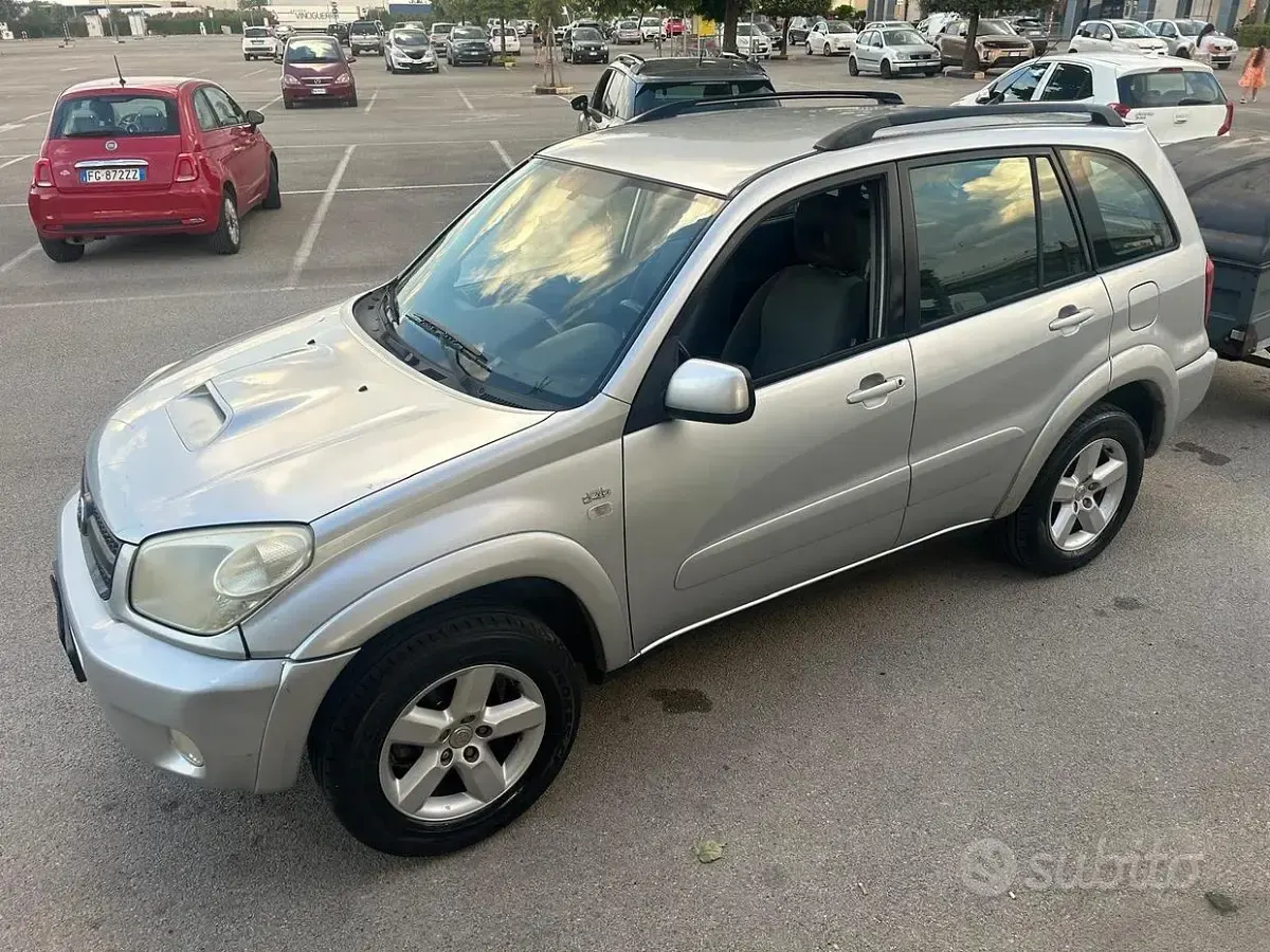 Usata Toyota RAV4 116 CV (85 kW) 2005 Grigio SUV