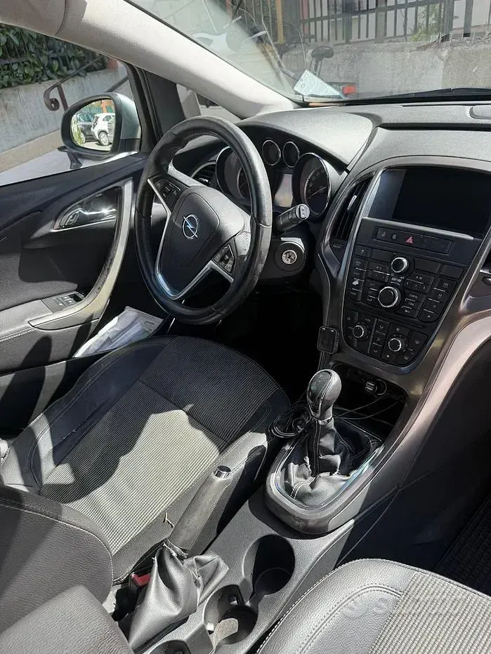 Usata Opel Astra 131 CV (96 kW) 2012 Grigio Berlina