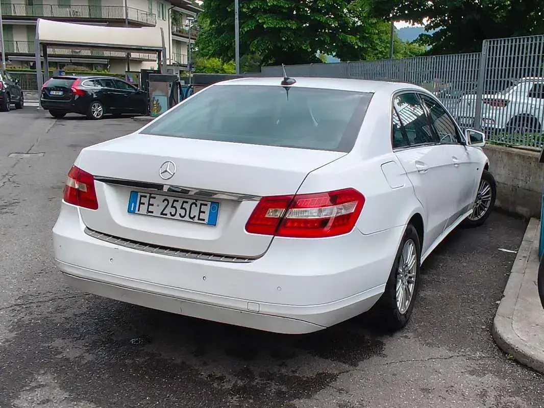 Usata Mercedes E200 Executive 136 CV (100 kW) 2011 Bianco Berlina