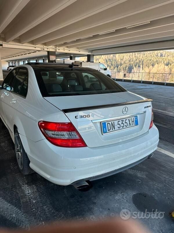 Usata Mercedes C320 224 CV (164 kW) 2009 Bianco Berlina