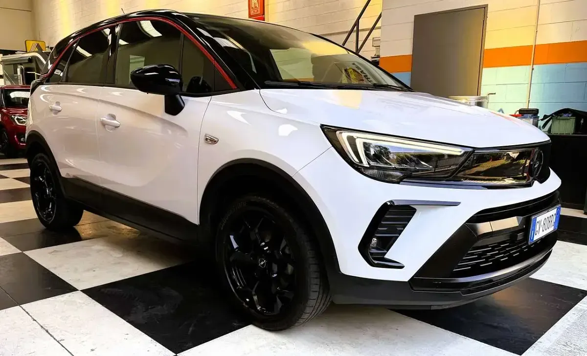 Usata Opel Crossland GS Line 110 CV (80 kW) 2023 White jade SUV