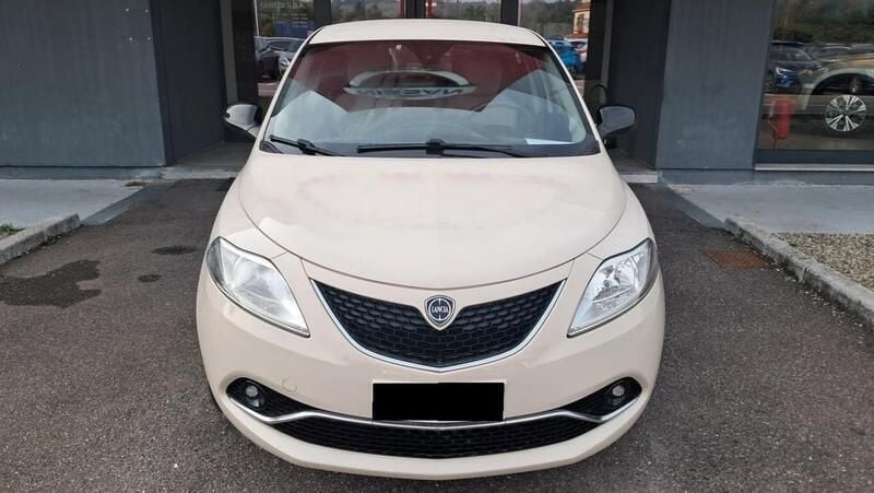 Usata Lancia Ypsilon Platinum 69 CV (50 kW) 2016 Beige Utilitaria