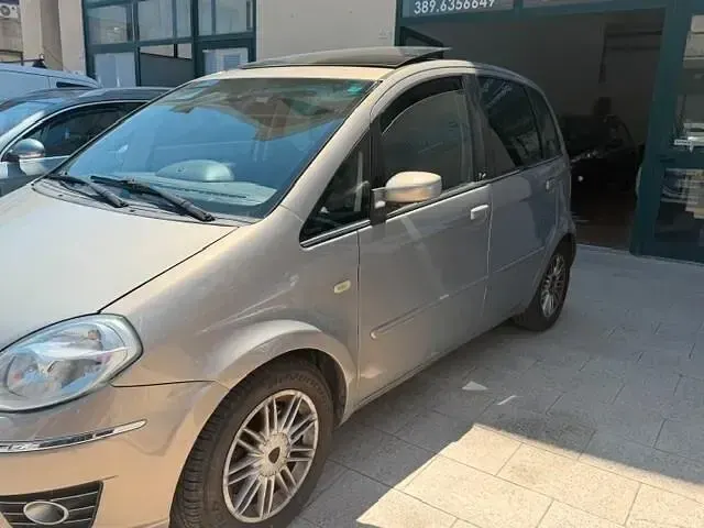 Usata Lancia Musa Gold 95 CV (69 kW) 2012 Oro Monovolume