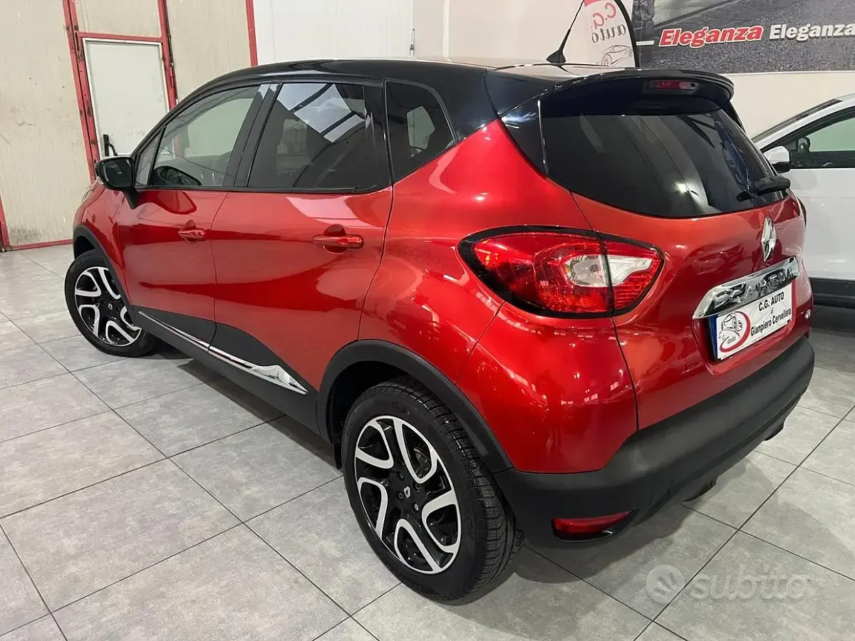 Usata Renault Captur Iconic 90 CV (66 kW) 2016 Rosso SUV