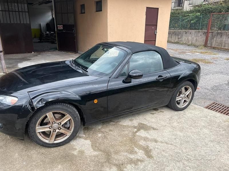 Usata Mazda MX5 126 CV (92 kW) 2006 Nero Cabrio