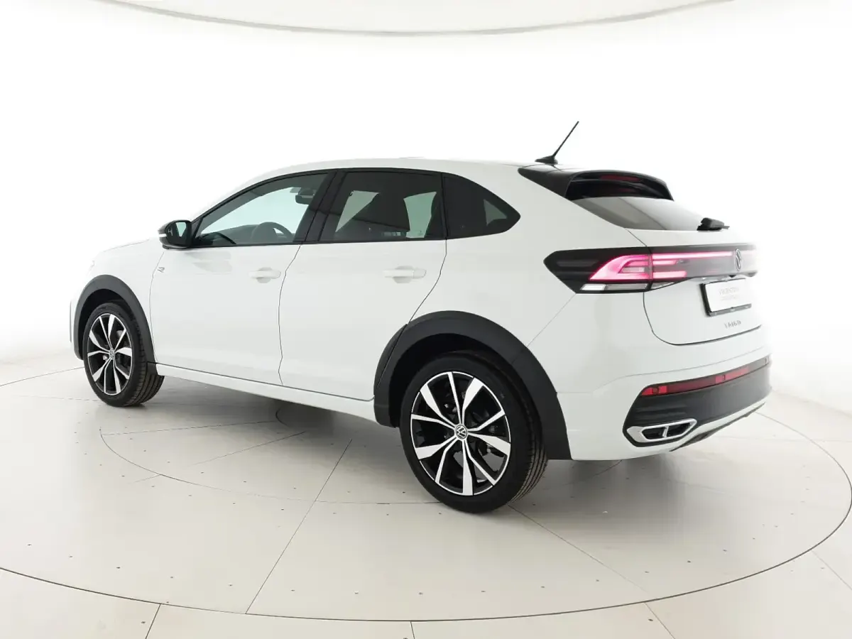 Nuova VW Taigo R-line Plus 115 CV (84 kW) 2026 Pure white deep black perlato SUV