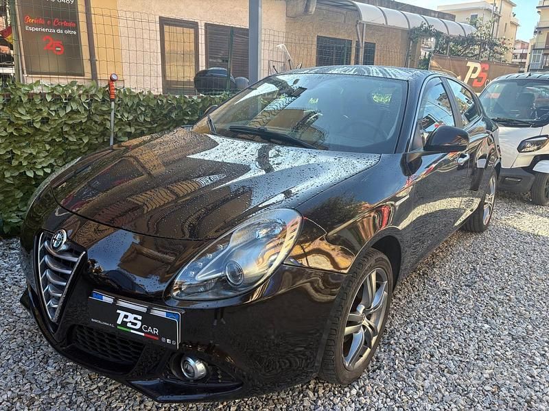 Nero Usata 2014 Alfa Romeo Giulietta Distinctive Tre volumi | 7499 € (Buon prezzo) - Immagine 1/4