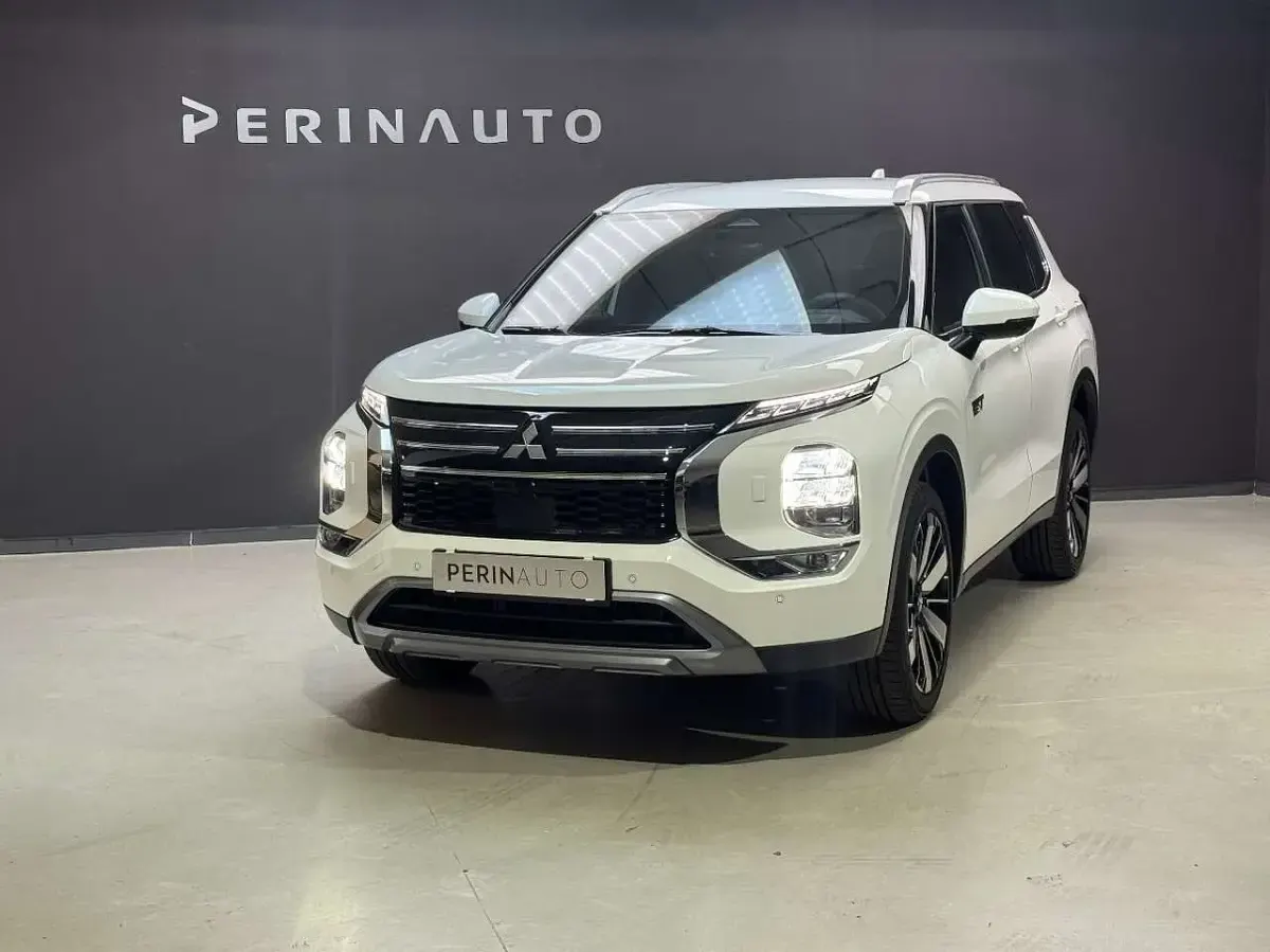 Nuova Mitsubishi Outlander P-HEV Intense 136 CV (100 kW) 2026 Bianco SUV