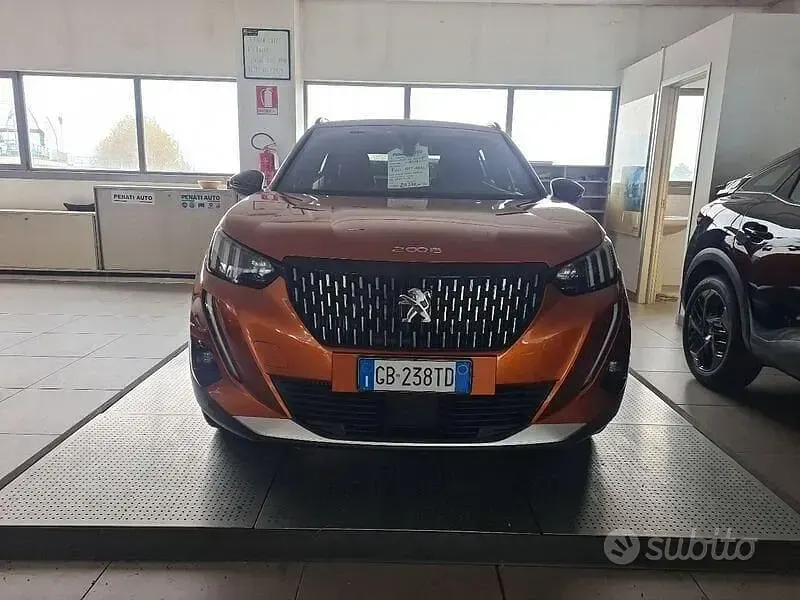 Usata Peugeot 2008 GT 155 CV (114 kW) 2020 Arancione SUV