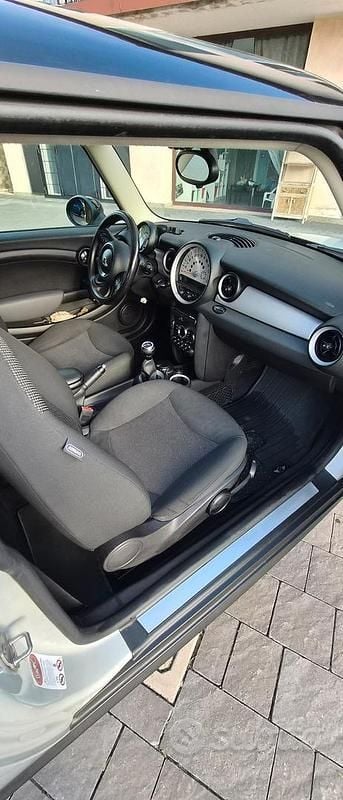 Usata Mini Cooper D 112 CV (82 kW) 2011 Grigio Utilitaria