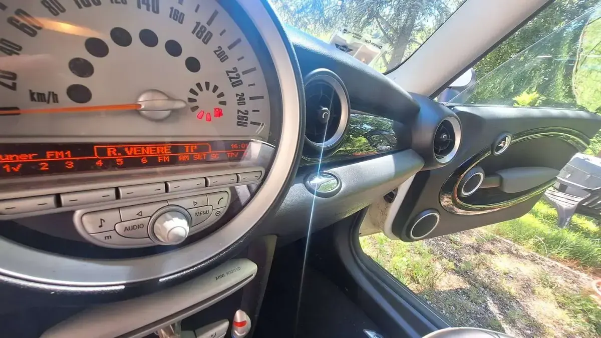 Usata Mini Cooper S 174 CV (127 kW) 2009 Oro Utilitaria