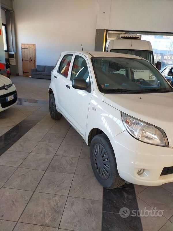 Usata Daihatsu Terios 85 CV (62 kW) 2009 Bianco SUV