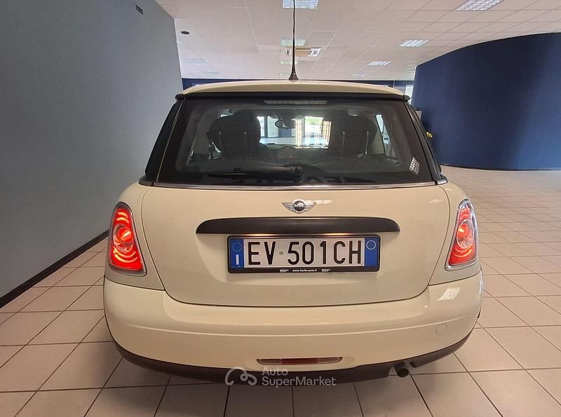Usata Mini Cooper D Hype 75 CV (55 kW) 2014 Beige Utilitaria