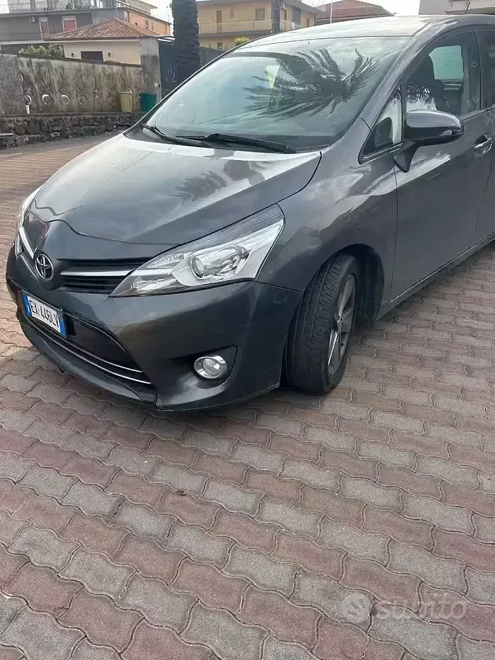 Usata Toyota Verso 111 CV (81 kW) 2014 Grigio Monovolume