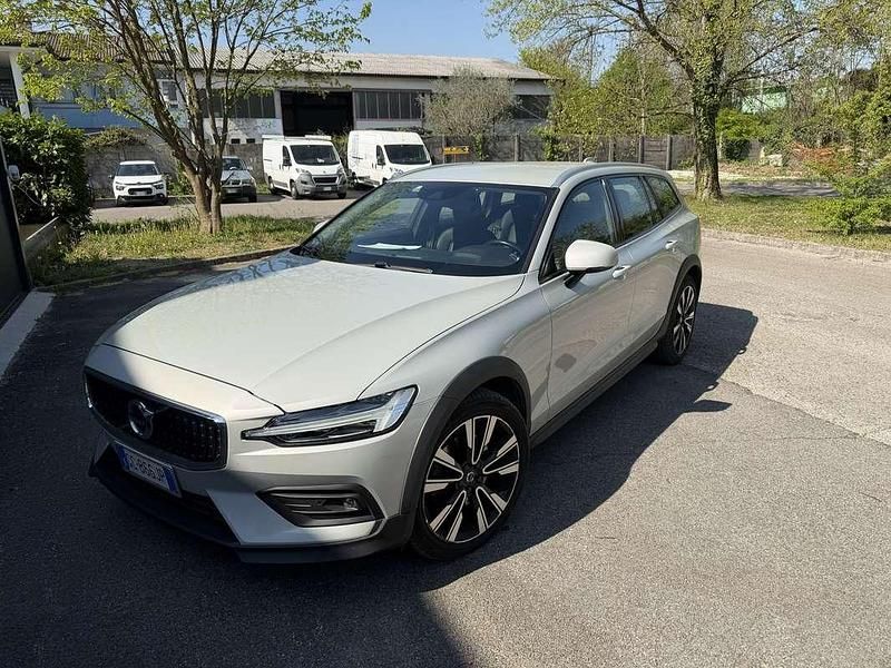 Usata Volvo V60 CC Pro 190 CV (139 kW) 2020 Station wagon