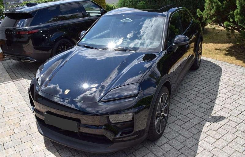 Nero Usata 2025 Porsche Macan 4 Electric SUV | 89.670 € (Buon prezzo) - Immagine 1/4
