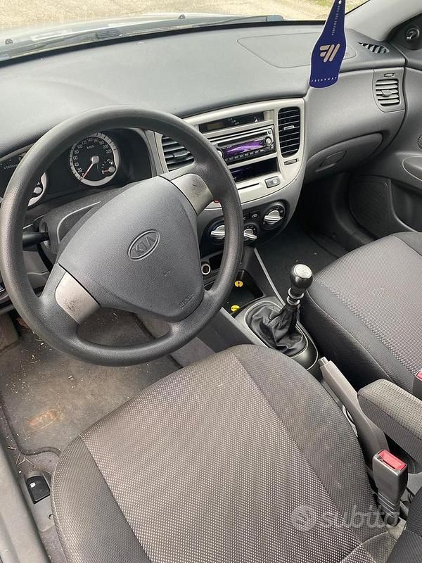Usata Kia Rio 97 CV (71 kW) 2007 Grigio Berlina