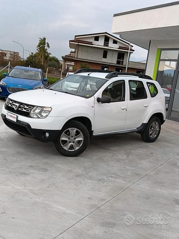 Usata Dacia Duster Lauréate 110 CV (80 kW) 2016 Bianco SUV