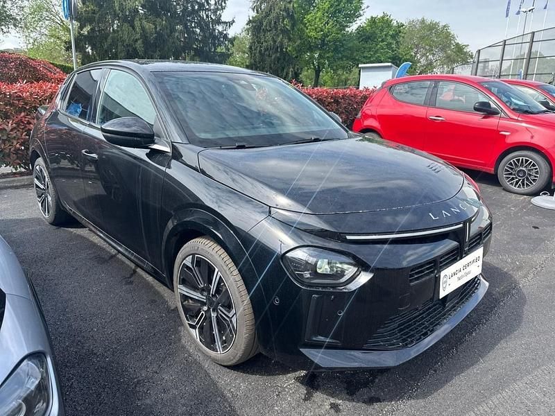 Gebraucht Lancia Ypsilon 101 PS (74 kW) 2025 Schwarz Kleinwagen
