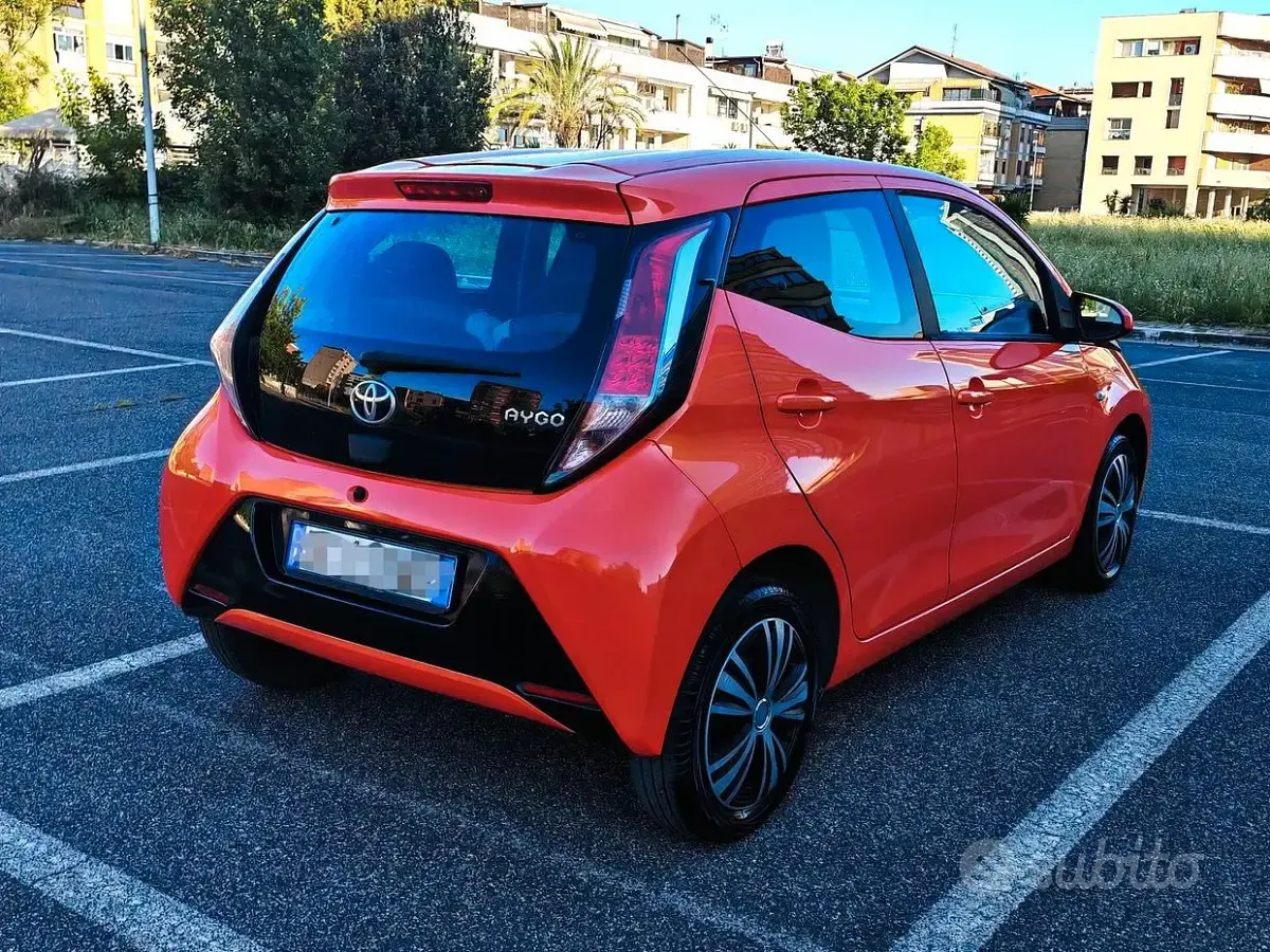 Begagnad Toyota Aygo 69 HK (50 kW) 2015 Halvkombi