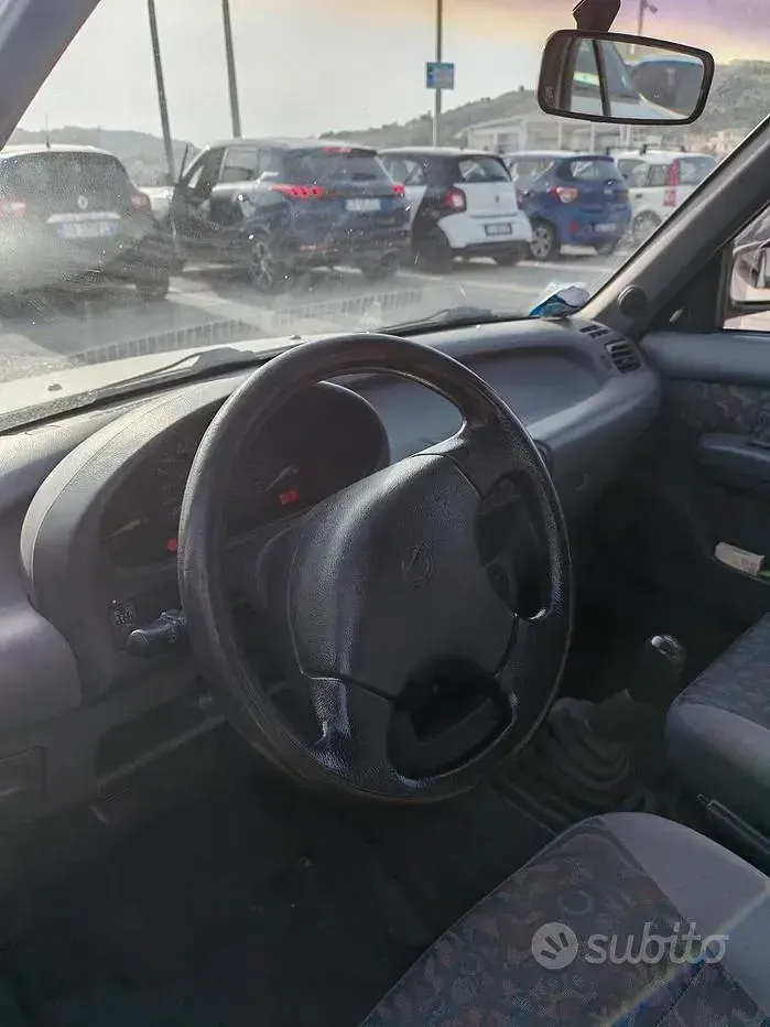 Usata Nissan Micra 54 CV (39 kW) 1998 Grigio Utilitaria