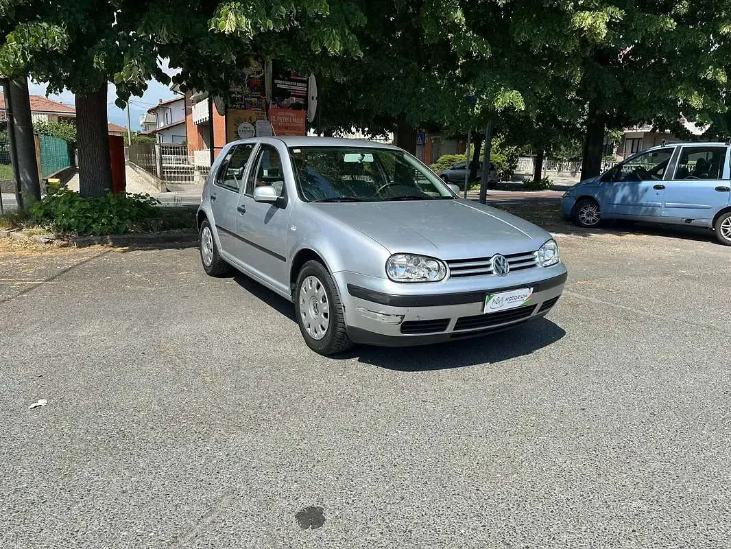 Usata VW Golf IV 75 CV (55 kW) 2001 Argento Berlina