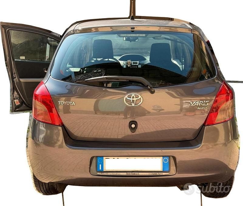 Second-hand Toyota Yaris 90 CP (66 kW) 2008 Gri Hatchback