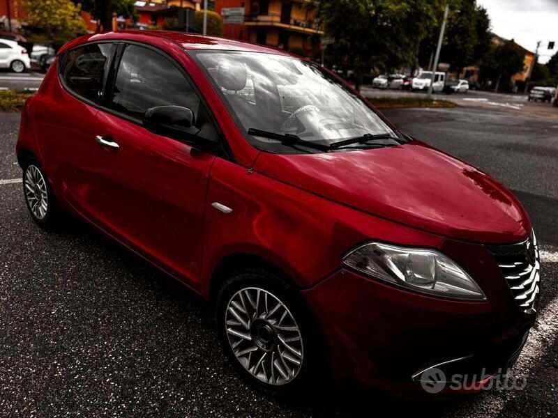 Usata Lancia Ypsilon 69 CV (50 kW) 2012 Rosso Utilitaria