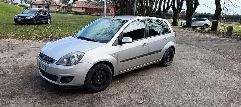 Usata Ford Fiesta 2006 Grigio Utilitaria