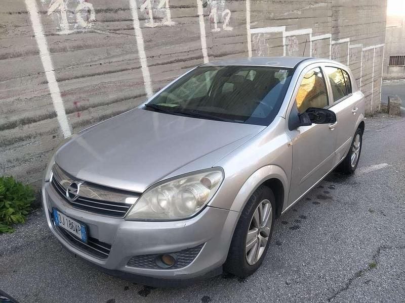 Usata Opel Astra 101 CV (74 kW) 2007 Grigio Berlina