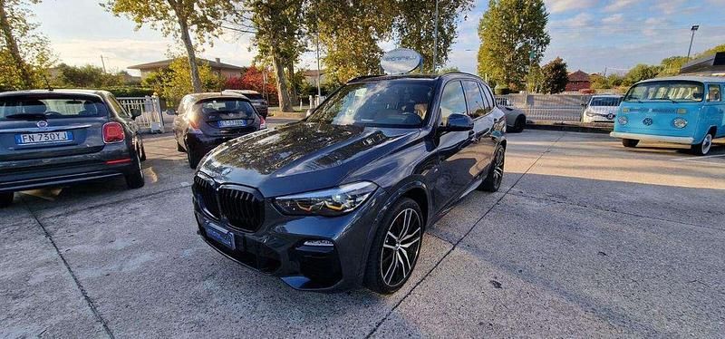 Grigio scuro Usata 2021 BMW X5 M Sport SUV | 52.500 € (Molto cara) - Immagine 1/4