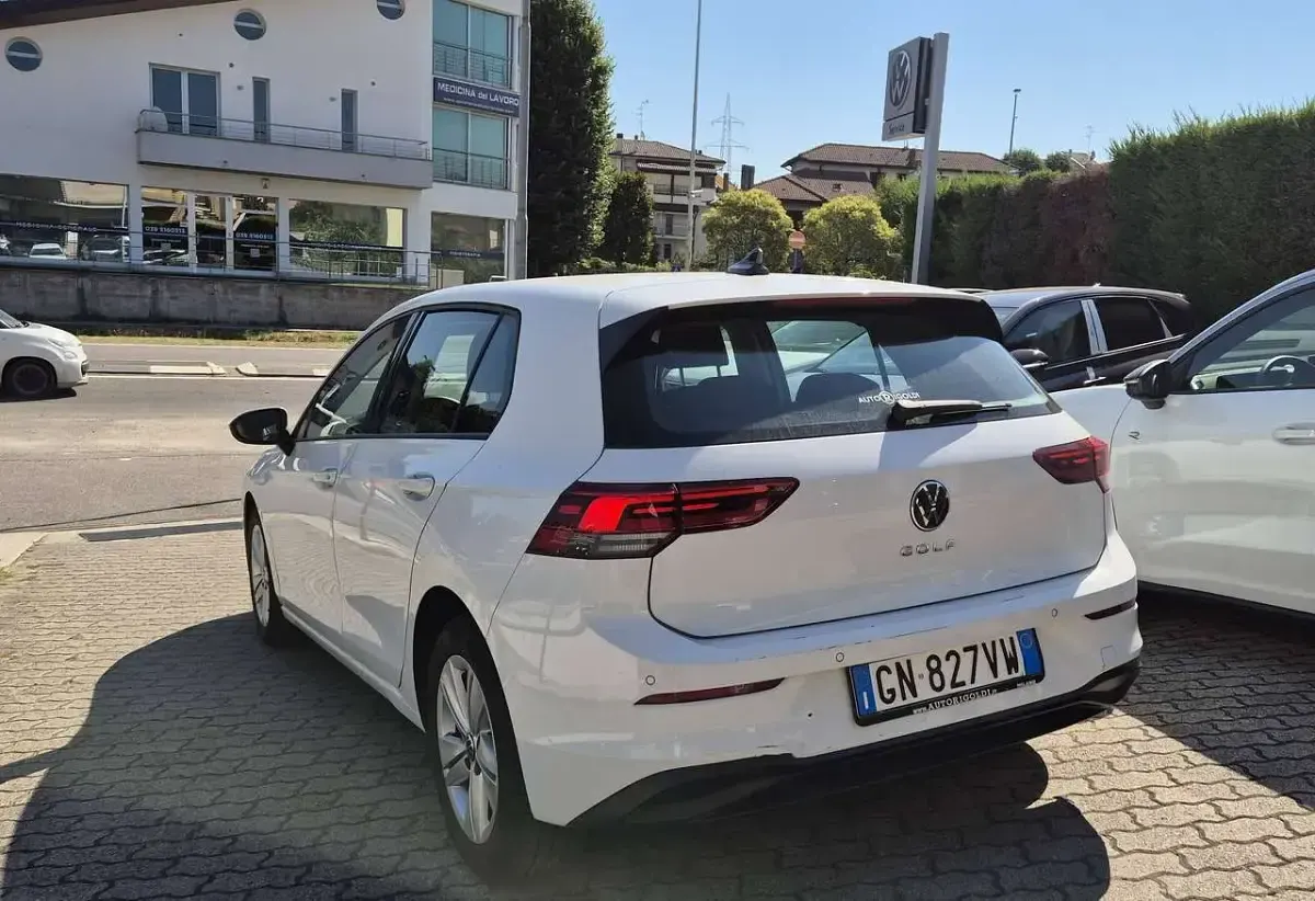 Usata VW Golf VIII Life 116 CV (85 kW) 2023 Bianco Berlina