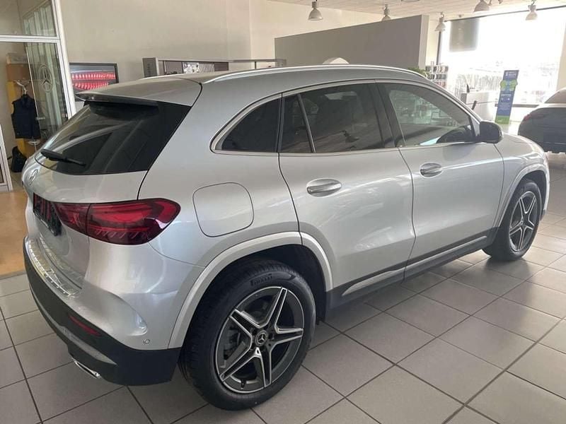 Usata Mercedes GLA250 218 CV (160 kW) 2024 Argento iridio SUV