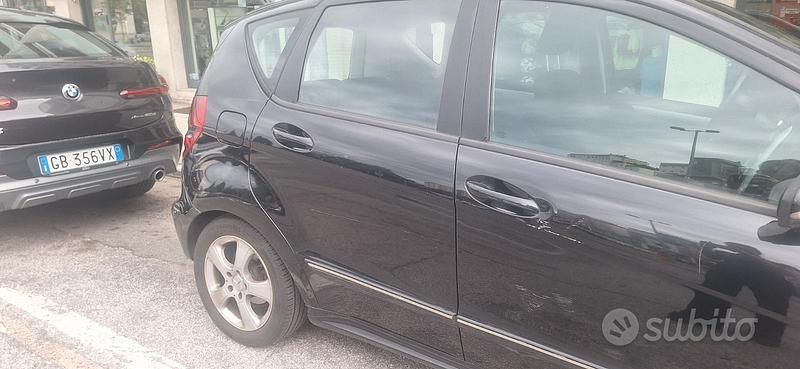 Usata Mercedes A180 109 CV (80 kW) 2005 Nero Utilitaria