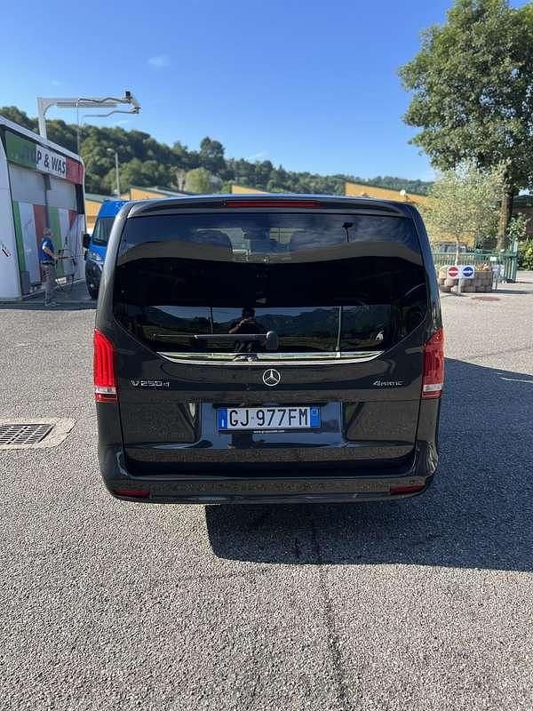 Usata Mercedes V250 Premium 190 CV (139 kW) 2022 Grigio Monovolume