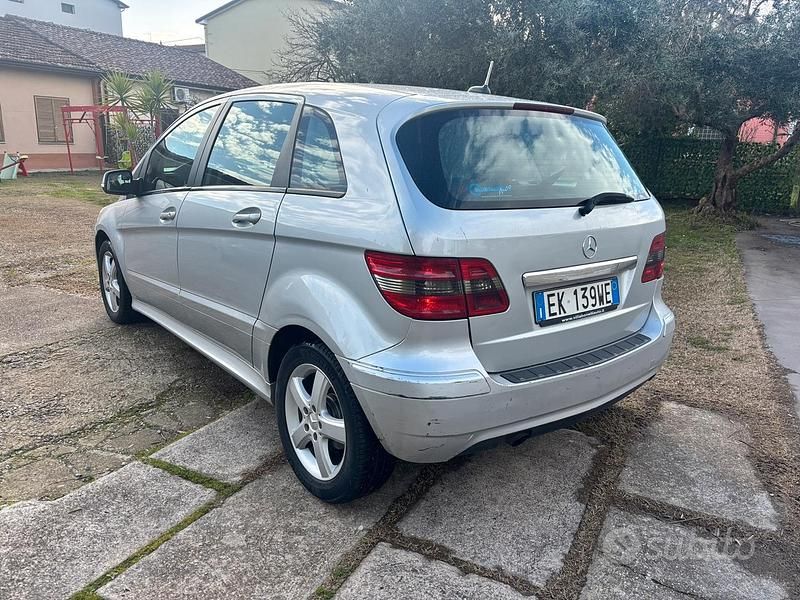 Usata Mercedes B180 2009 Grigio Monovolume
