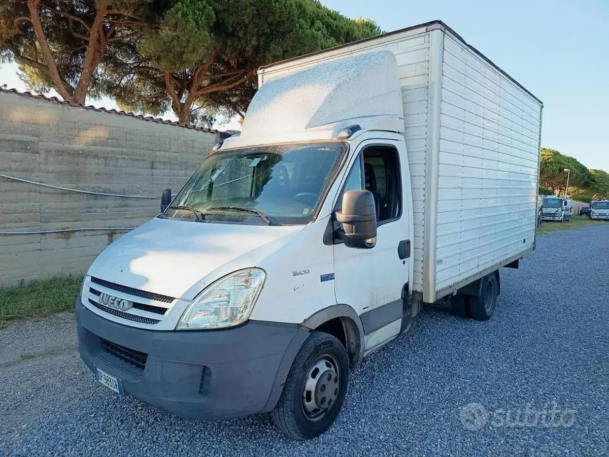 Usata Iveco Daily 116 CV (85 kW) 2008 Bianco Berlina
