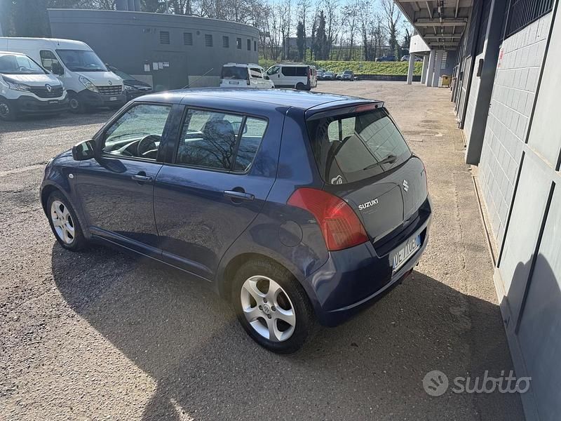 Usata Suzuki Swift GLX 92 CV (67 kW) 2006 Blu Utilitaria