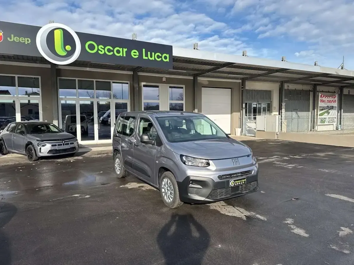 Usata Fiat Doblò 131 CV (96 kW) 2024 Grigio Monovolume