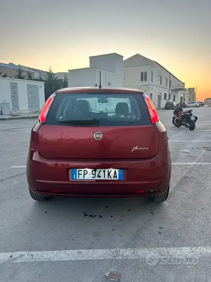 Usata Fiat Grande Punto 75 CV (55 kW) 2018 Rosso Utilitaria