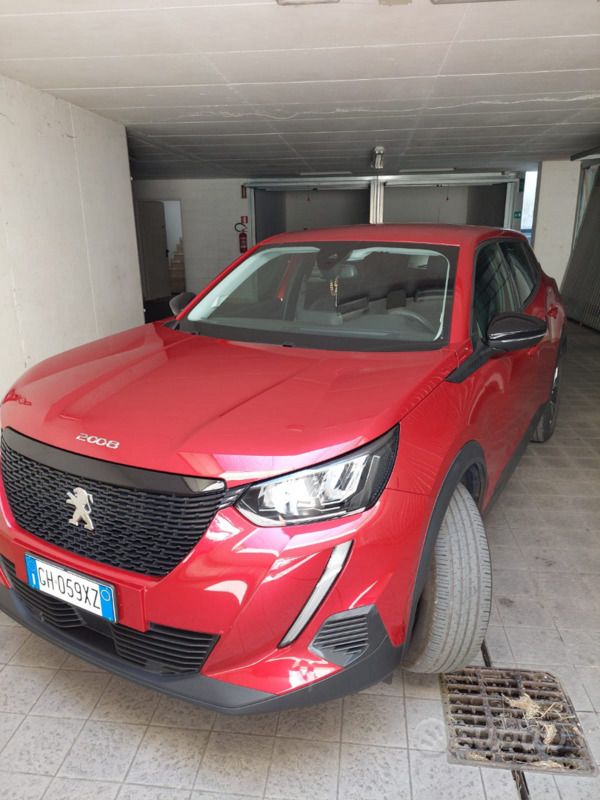 Usata Peugeot 2008 Active 102 CV (75 kW) 2022 Rosso SUV