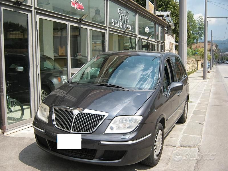 Grigio Usata 2006 Lancia Phedra Monovolume | 2990 € - Immagine 1/4