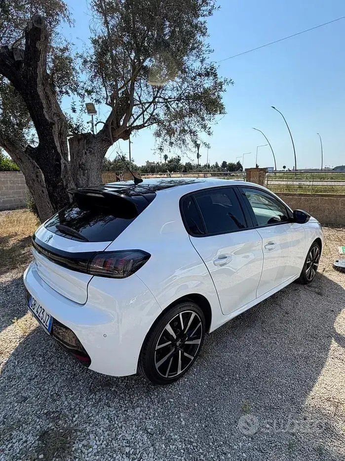 Usata Peugeot 208 101 CV (74 kW) 2020 Bianco Utilitaria