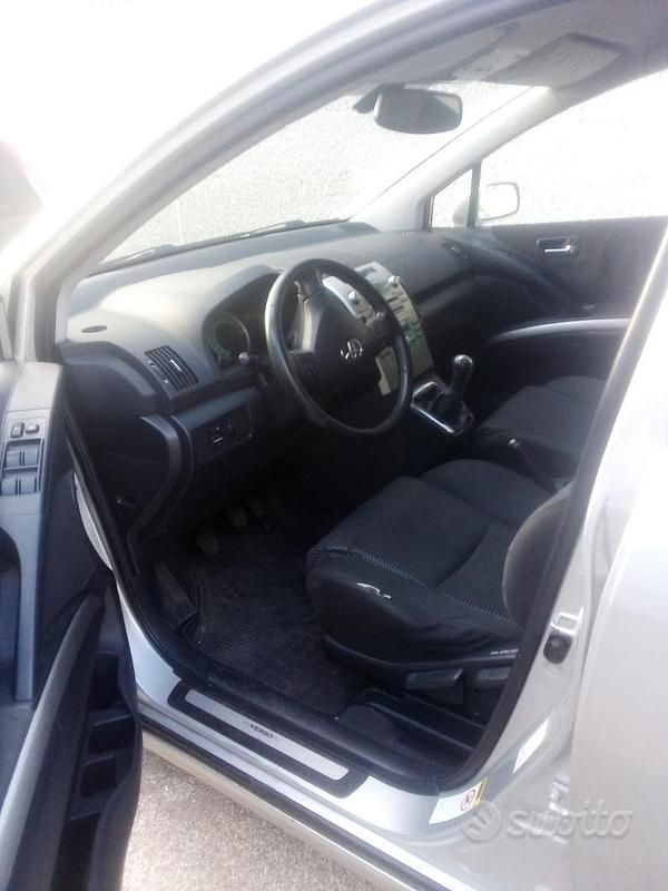 Usata Toyota Corolla Verso 180 CV (132 kW) 2007 Grigio Monovolume