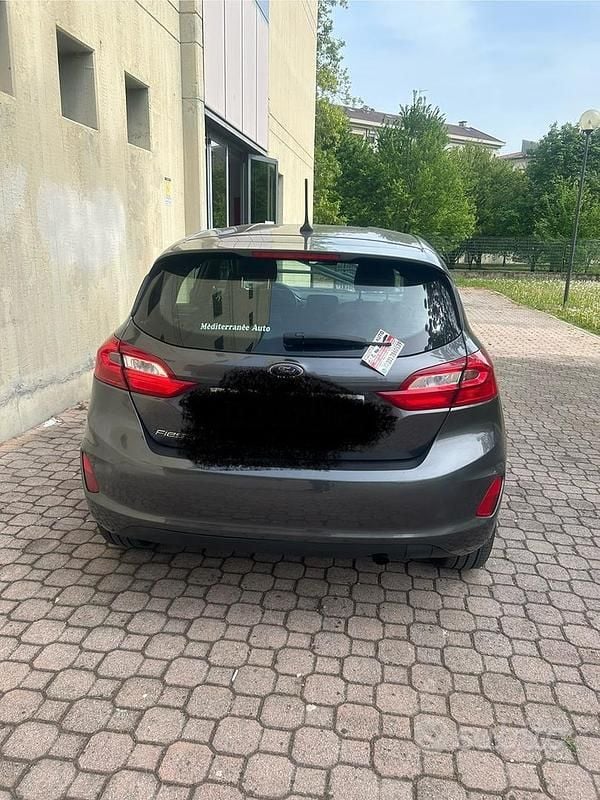 Usata Ford Fiesta 95 CV (69 kW) 2018 Grigio Utilitaria