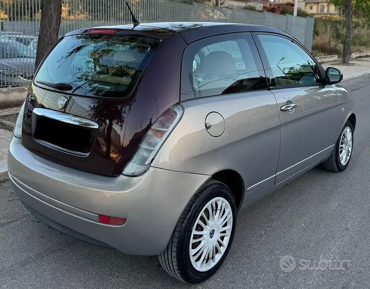Usata Lancia Ypsilon 75 CV (55 kW) 2012 Giallo Utilitaria