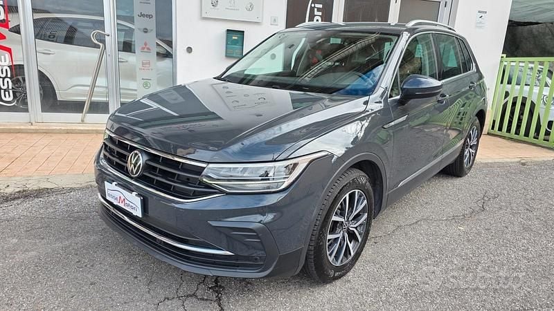 Grigio Usata 2023 VW Tiguan Elegance SUV | 24.900 € (Ottimo prezzo) - Immagine 1/4